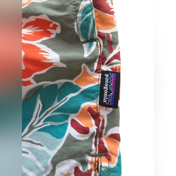 Patagonia Women's Barely Baggies Floral Print Athletic Shorts Size Large - Picture 4 of 7